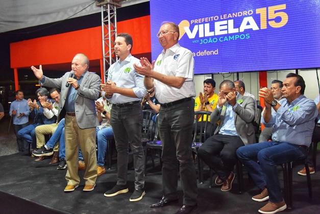 Leandro Vilela recebe apoio de lideranças evangélicas em Aparecida