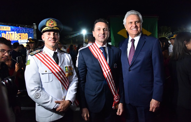 Leandro Vilela recebe homenagem do Corpo de Bombeiros de Goiás