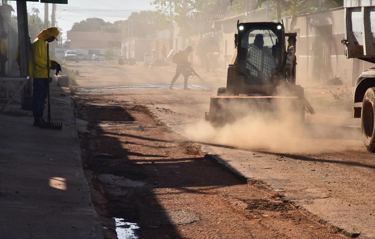 Leandro Vilela vistoria obras de infraestrutura em Aparecida de Goiânia 