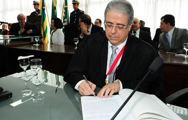 Leobino Valente toma posse como presidente do Tribunal de Justiça de Goiás