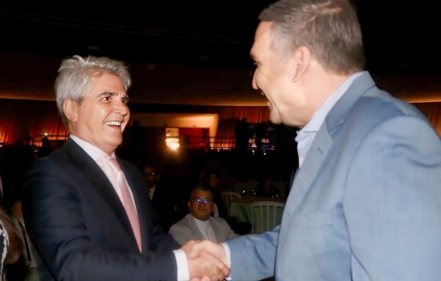 Leonardo Rizzo e Sandro Mabel prestigiam 3ª edição do Canta Goiânia