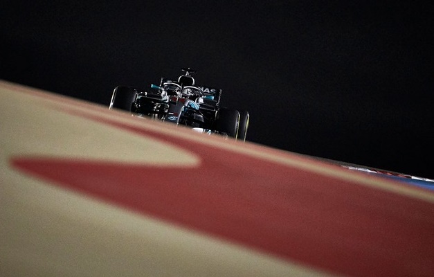 Lewis Hamilton é o mais rápido no primeiro treino livre para o GP da China