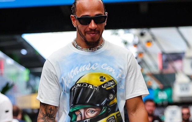 Lewis Hamilton homenageia Senna e Brasil em sua chegada a Interlagos para o GP de São Paulo