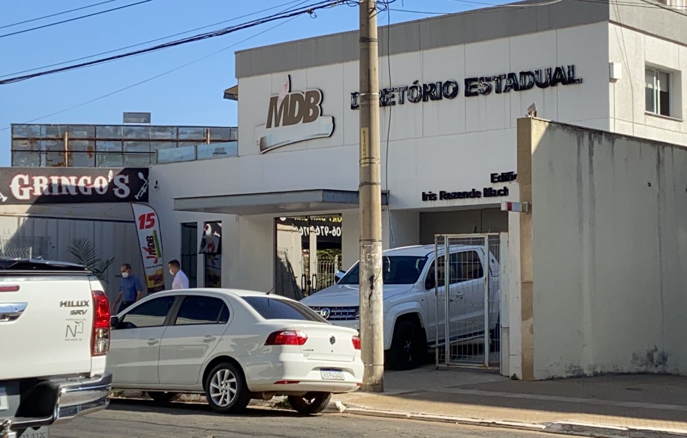 Lideranças chegam ao diretório do MDB para reunião com Ronaldo Caiado