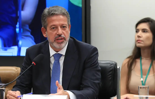 Lira amplia redução parcial de IR para quem ganha até R$ 7.350