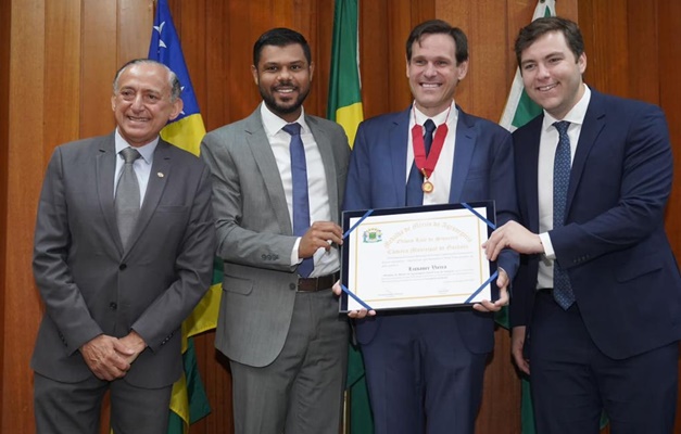 Lissauer Vieira recebe medalha do Mérito do Agronegócio, em Goiânia