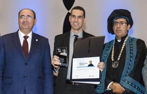 Livro de professor da PUC-GO é premiado por universidade portuguesa 
