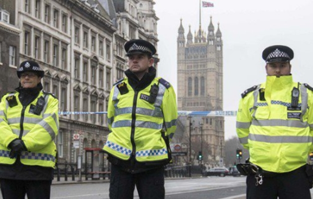 Londres tenta retomar rotina um dia após ataque, mas locais seguem fechados