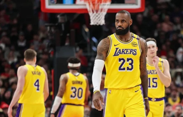 Los Angeles Lakers é vendido por US$ 10 bilhões no negócio mais valioso da história do esporte