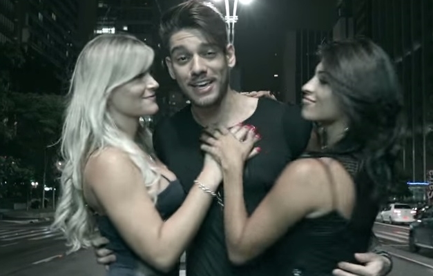 Lucas Lucco mostra 'tanquinho' e cueca em novo clipe