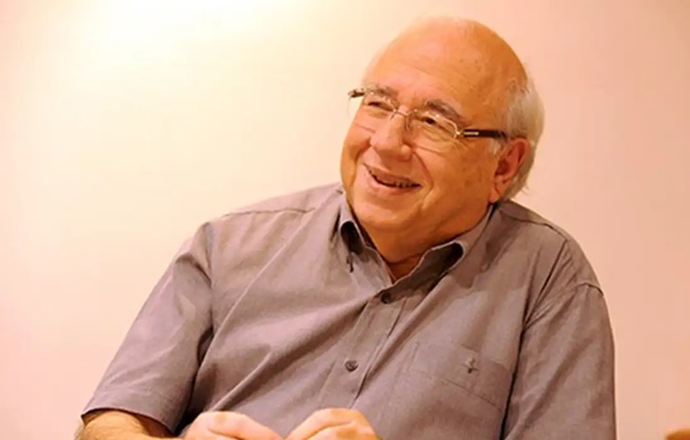 Luis Fernando Verissimo permanece internado em estado grave em Porto Alegre