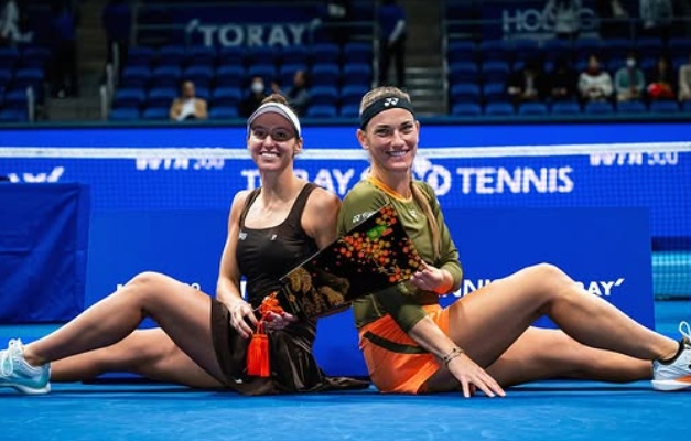 Luisa Stefani é campeã de duplas do WTA 500 de Tóquio e chega embalada para a disputa do Finals