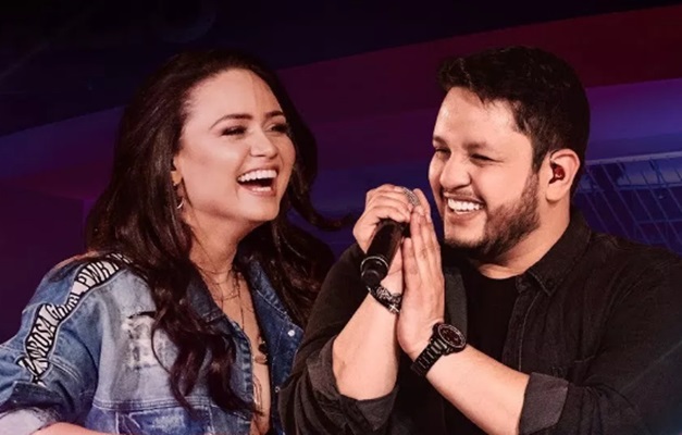 Luiza e Maurílio fazem show de véspera de feriado na Santafé Hall