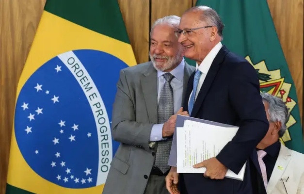 Lula anuncia comitê para adotar medidas de proteção econômica
