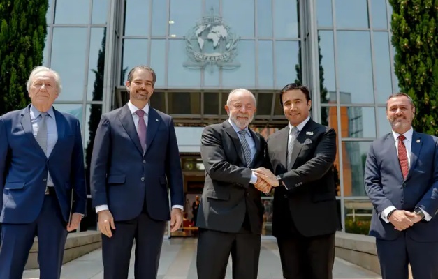 Lula assina acordo de cooperação com a Interpol na França