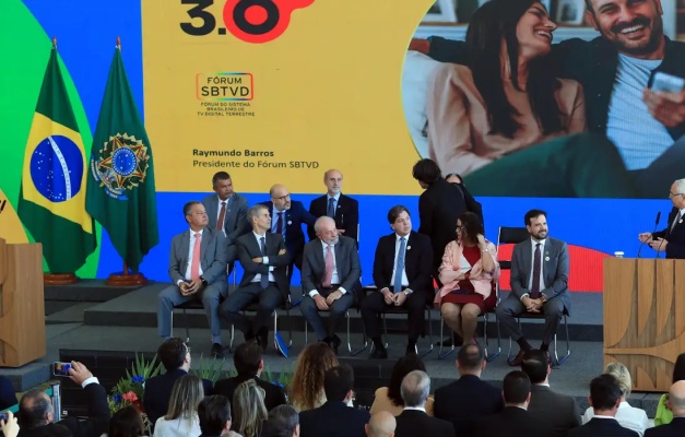 Lula assina decreto da TV 3.0; novo sistema deve começar em 2026