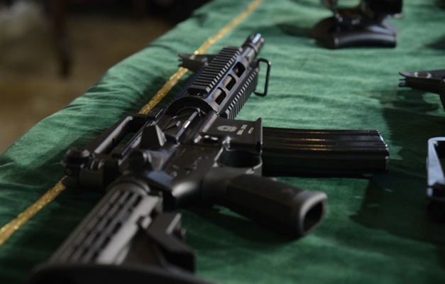 Lula assina decreto que eleva imposto de armas 