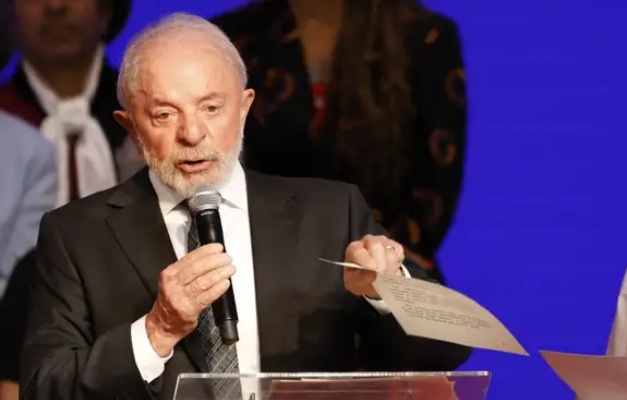 Lula assina medida provisória da reforma do setor elétrico