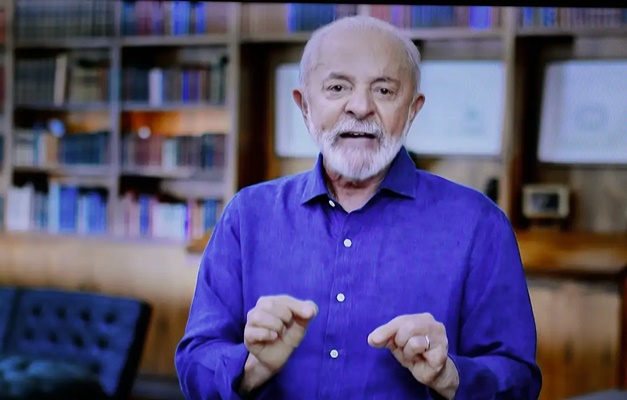 Lula defende debate sobre fim da escala 6x1 e aborda fraude no INSS