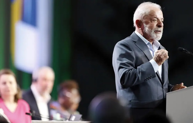 Lula defende gasto com clima em vez de guerra na abertura da COP30
