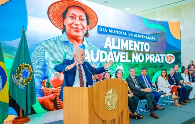 Lula diz não ter pressa em trocar ministros: 'Não se mexe em time que está ganhando'