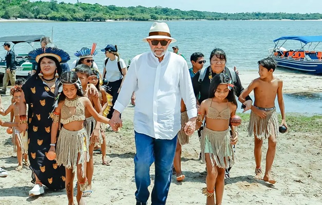 Lula diz que anunciará criação de universidade indígena dia 17
