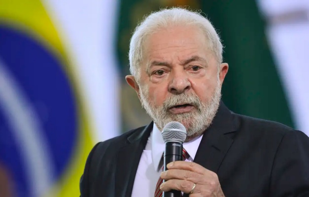 Lula diz que irá 'brigar em todas as esferas' contra taxação e que Trump está 'mal informado'