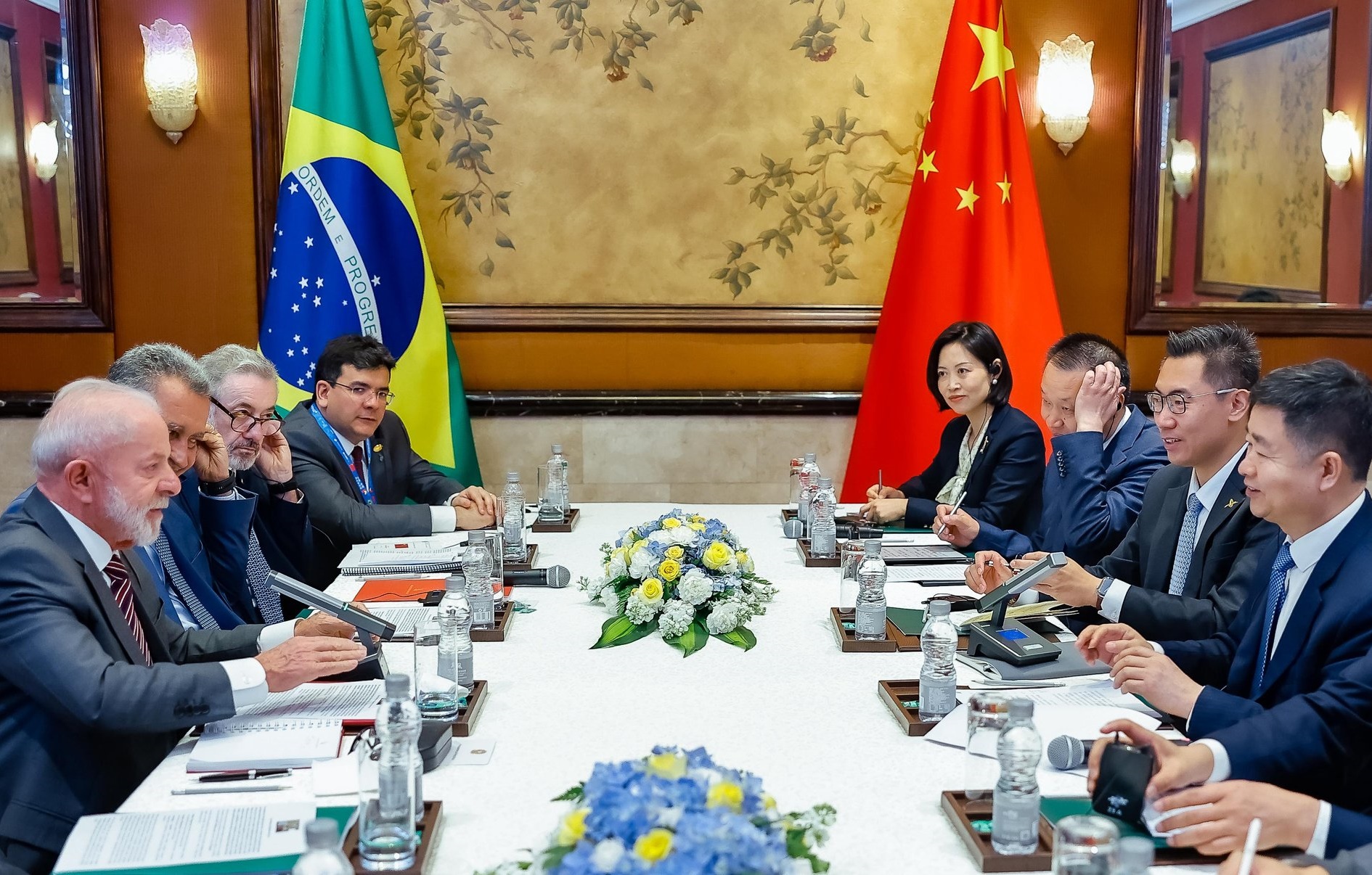 Lula diz que parceria entre Brasil e China é indestrutível e faz contraponto a Trump em Pequim