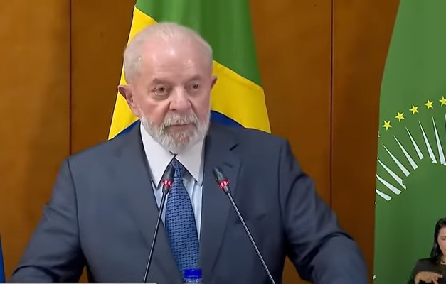 Lula diz que vai esperar conclusão de legistas para falar sobre morte de opositor de Putin