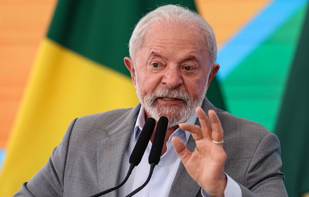 Lula diz que vai ligar para Trump, mas não para falar sobre tarifaço