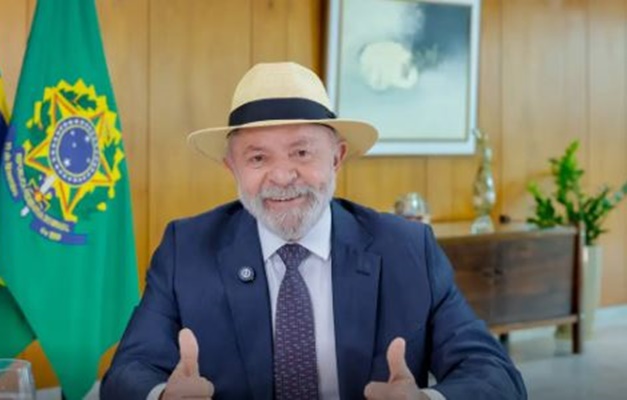 Lula é liberado para viagens e atividade física