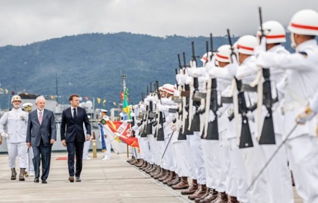 Lula e Macron lançam 3º submarino de parceria entre Brasil e França