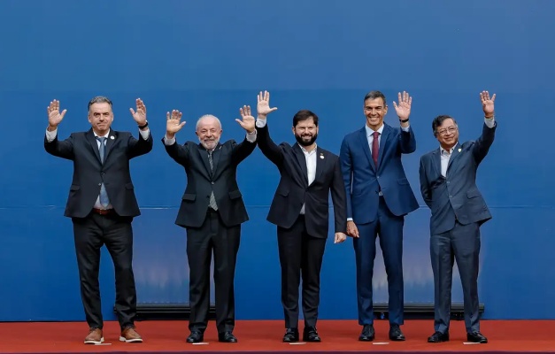 Lula e outros líderes convocam instituições em defesa da democracia