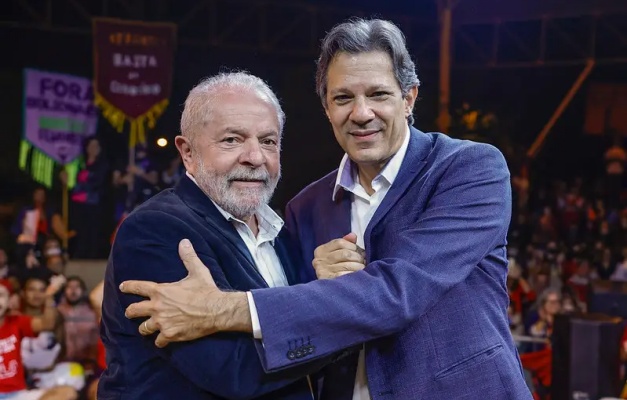 Lula elogia Haddad e diz que governo busca fazer tributação mais justa