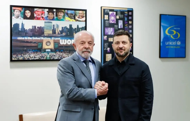 Lula encontra Zelensky e diz que não há "saída militar" para guerra