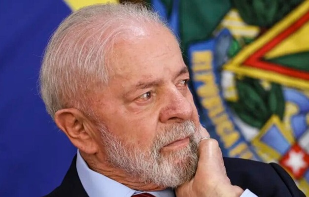 Lula evolui bem no pós-operatório, mas segue na UTI e com dreno, diz boletim médico