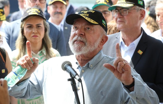 Lula fala em 'armação de Moro' ao comentar plano do PCC para matar o senador