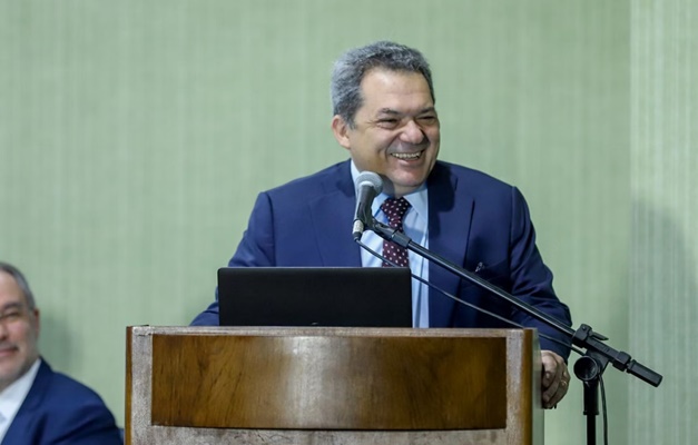 Lula indica desembargador Carlos Brandão para vaga no STJ
