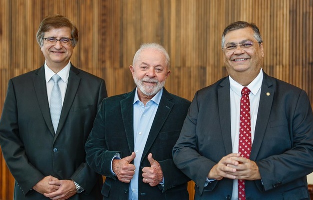 Lula indica Flávio Dino ao STF e Paulo Gonet à PGR