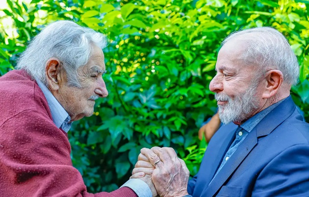 Lula: Mujica mostrou "que luta política e doçura podem andar juntas"