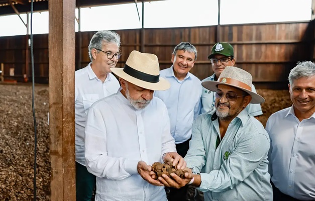 Lula pede a senadores que não assinem pedido de impeachment de Moraes