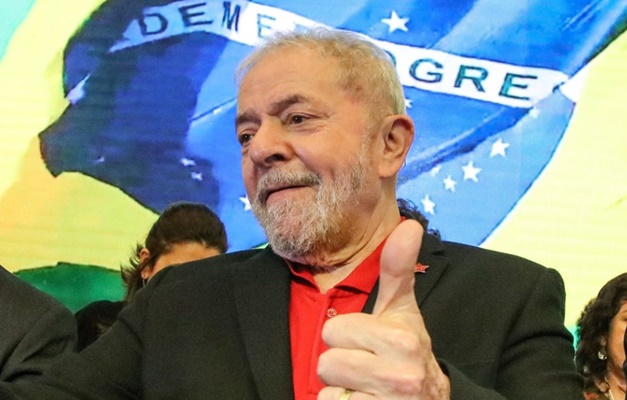 Lula pede renúncia de Temer e antecipação de eleições presidenciais
