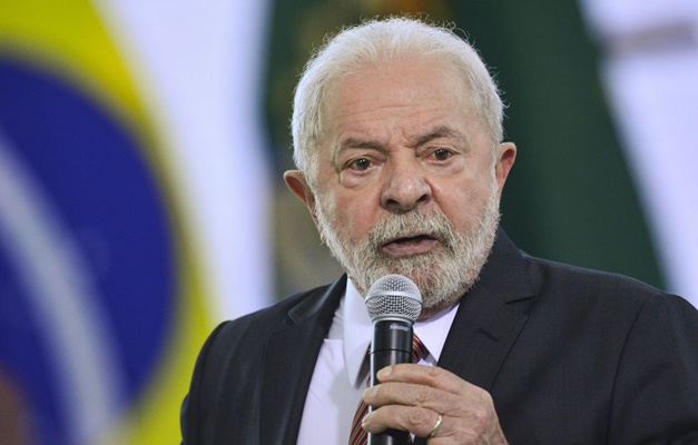 Lula questiona dólar como moeda para negócios entre países