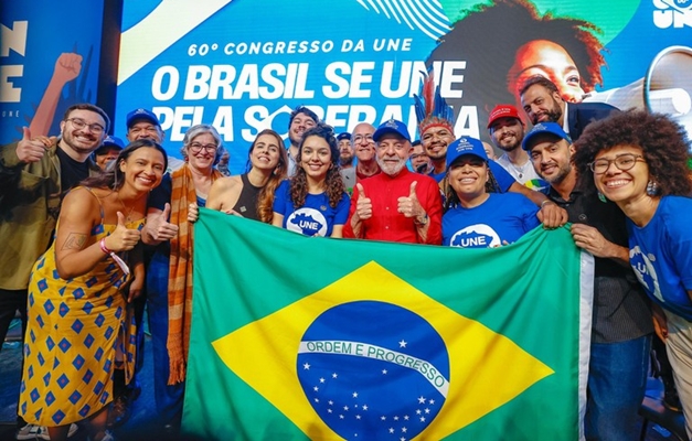 Lula sanciona lei que amplia assistência estudantil no 60º Congresso da UNE