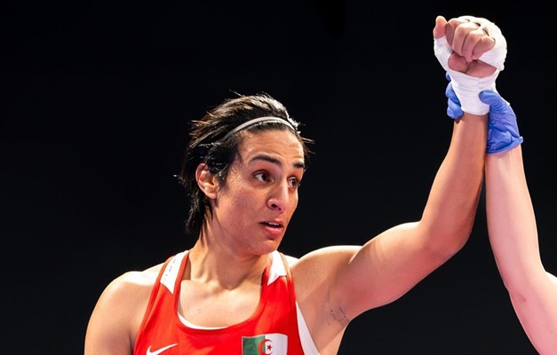 Luta polêmica no boxe tem vitória de atleta reprovada em teste de gênero