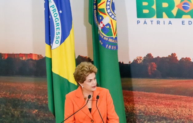 Luto e lutarei com todos os instrumentos possíveis, diz Dilma sobre impeachment