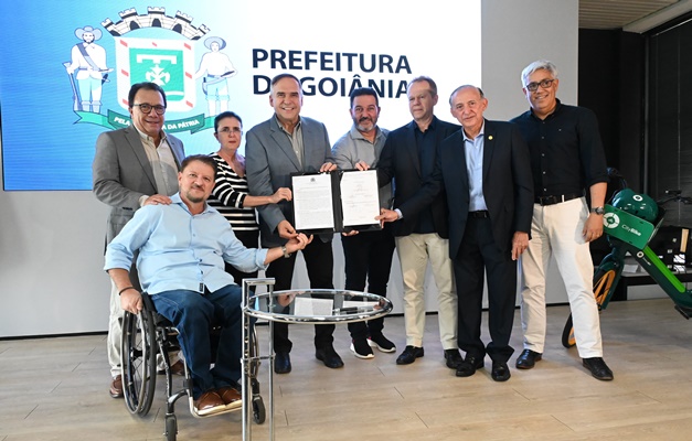 Mabel assina acordos para modernizar trânsito de Goiânia