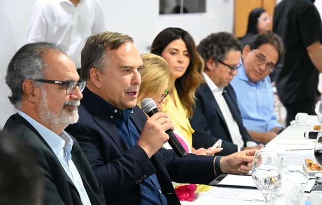 Mabel assina decreto que garante áreas para futuras ruas em Goiânia