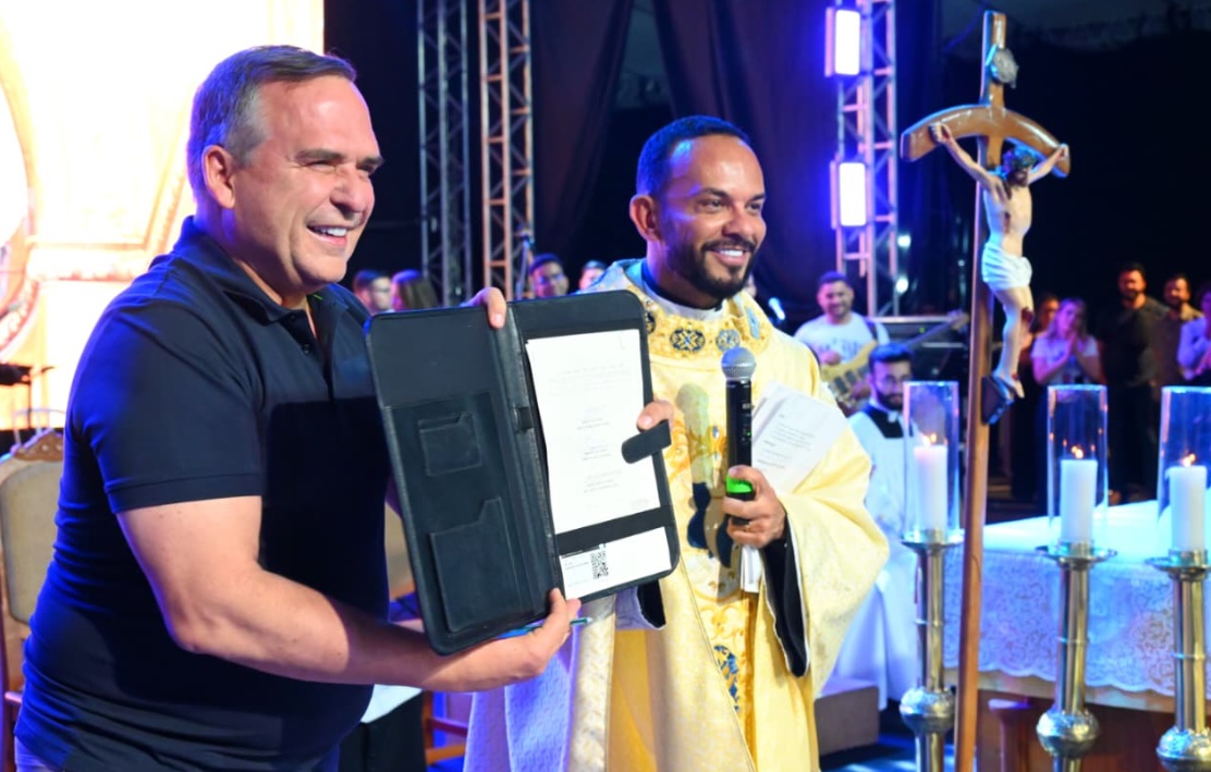 Mabel assina permuta de áreas entre prefeitura e Arquidiocese de Goiânia