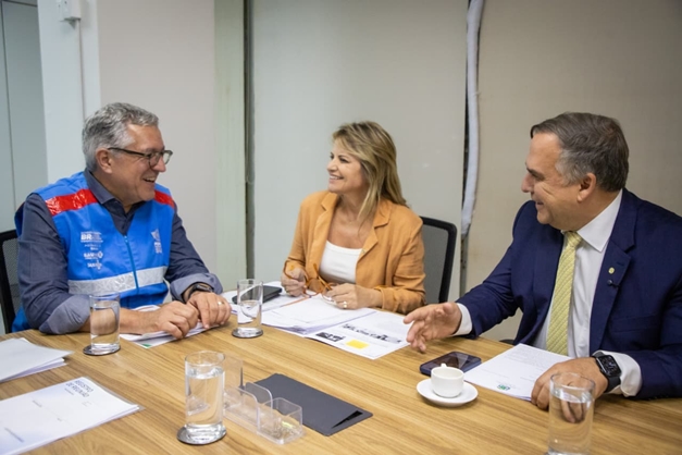 Mabel busca recursos para a saúde com o ministro Padilha em Brasília